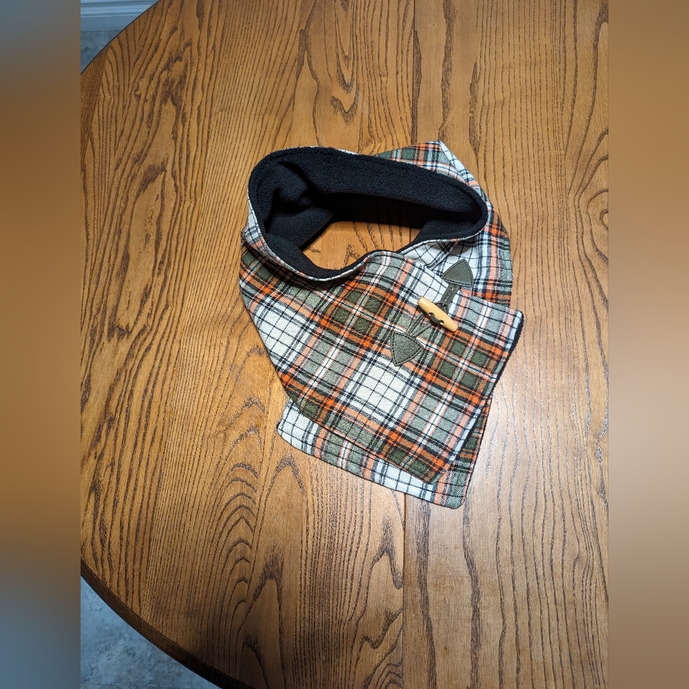 Flannel plaid scarf with Fleece backing and a wooden toggle button. Tartan.